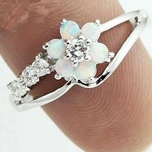 2020 Fashion White Gold Plated Luxury Woman Ring